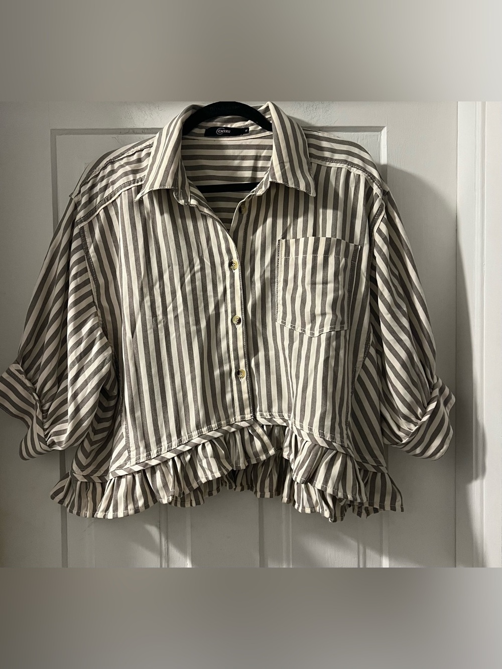Chyrii ruffle bottom button up